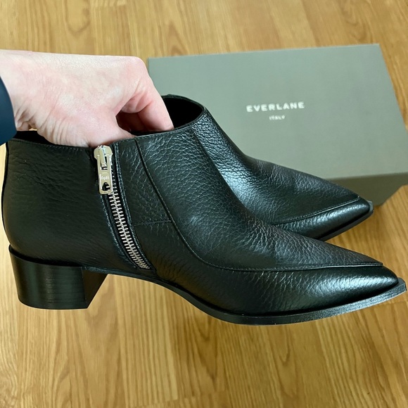 NWT Everlane The Boss Bootie. Size 7. Black pebbled leather. - Picture 5 of 10